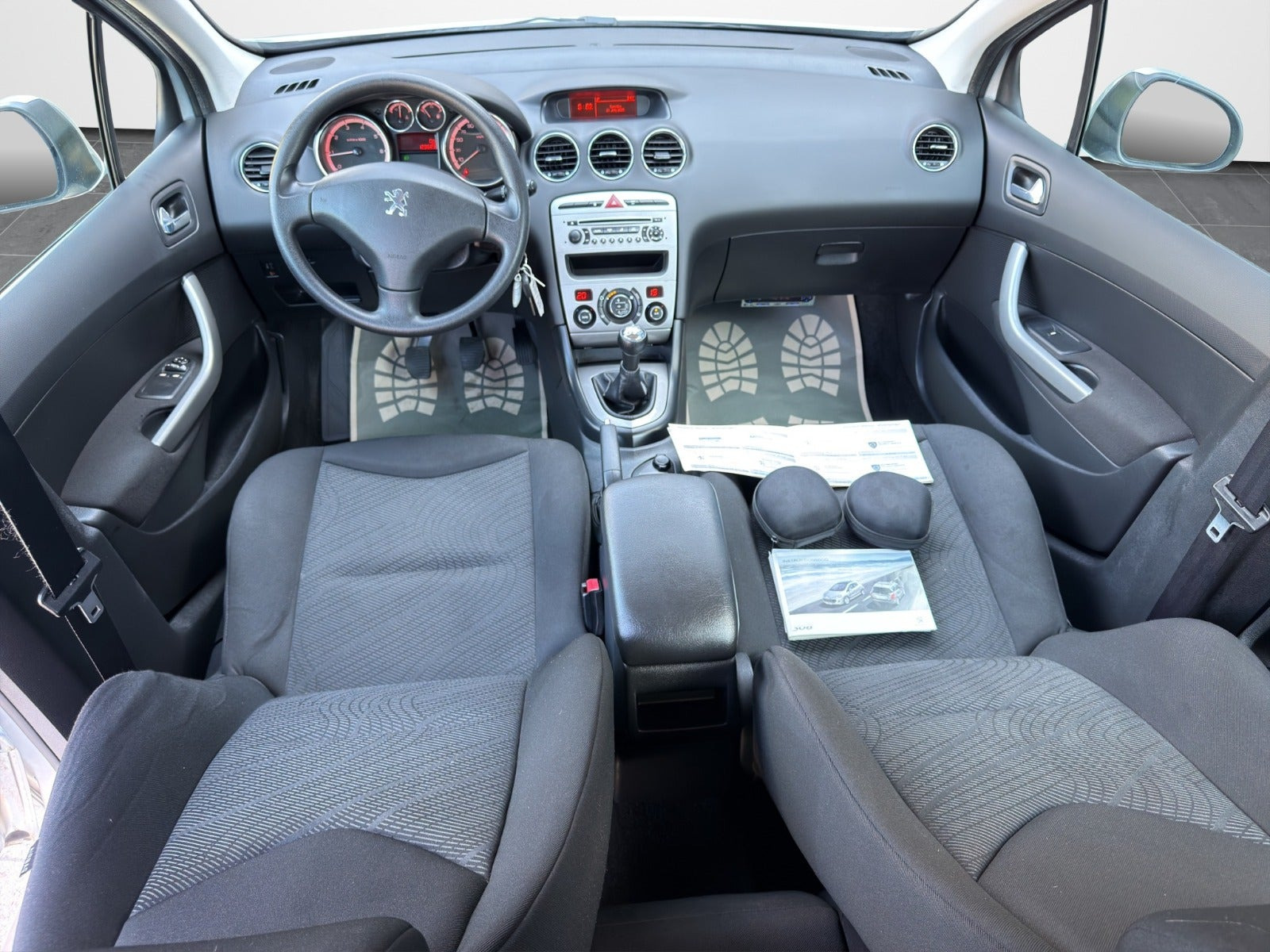 Sølv Peugeot 308 fra 2011