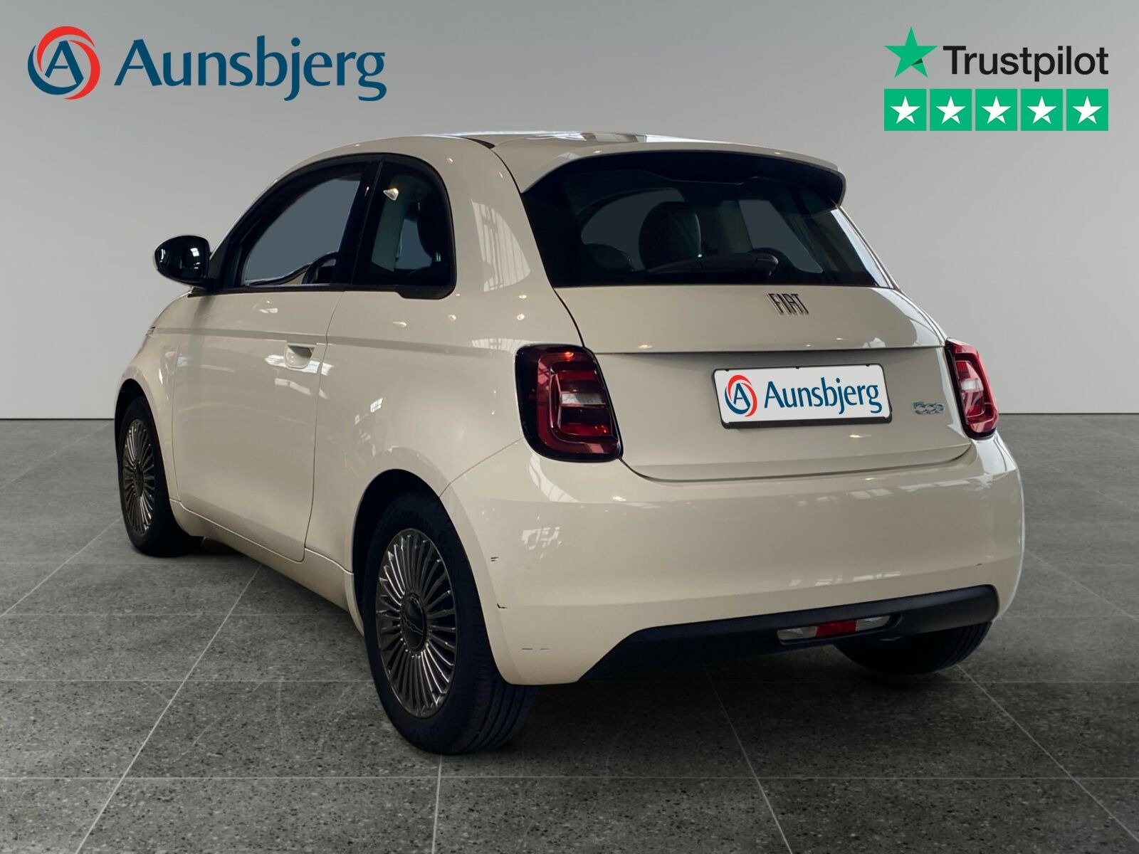Hvid Fiat 500e fra 2022