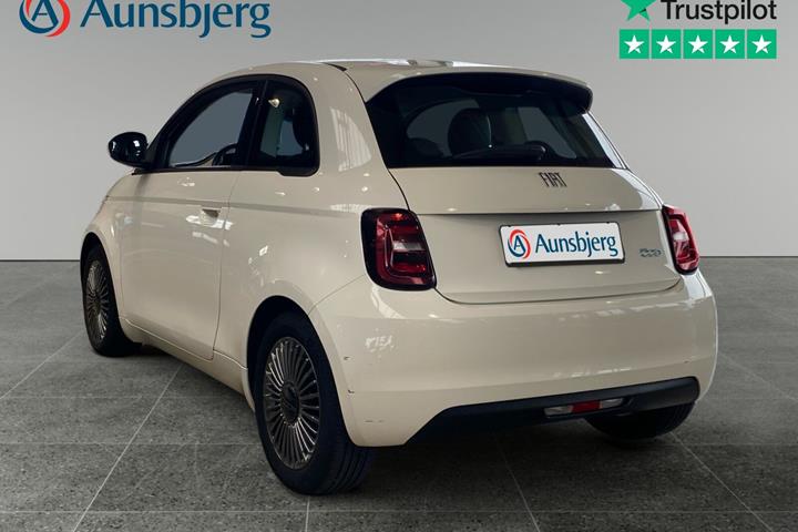 Hvid Fiat 500e fra 2022