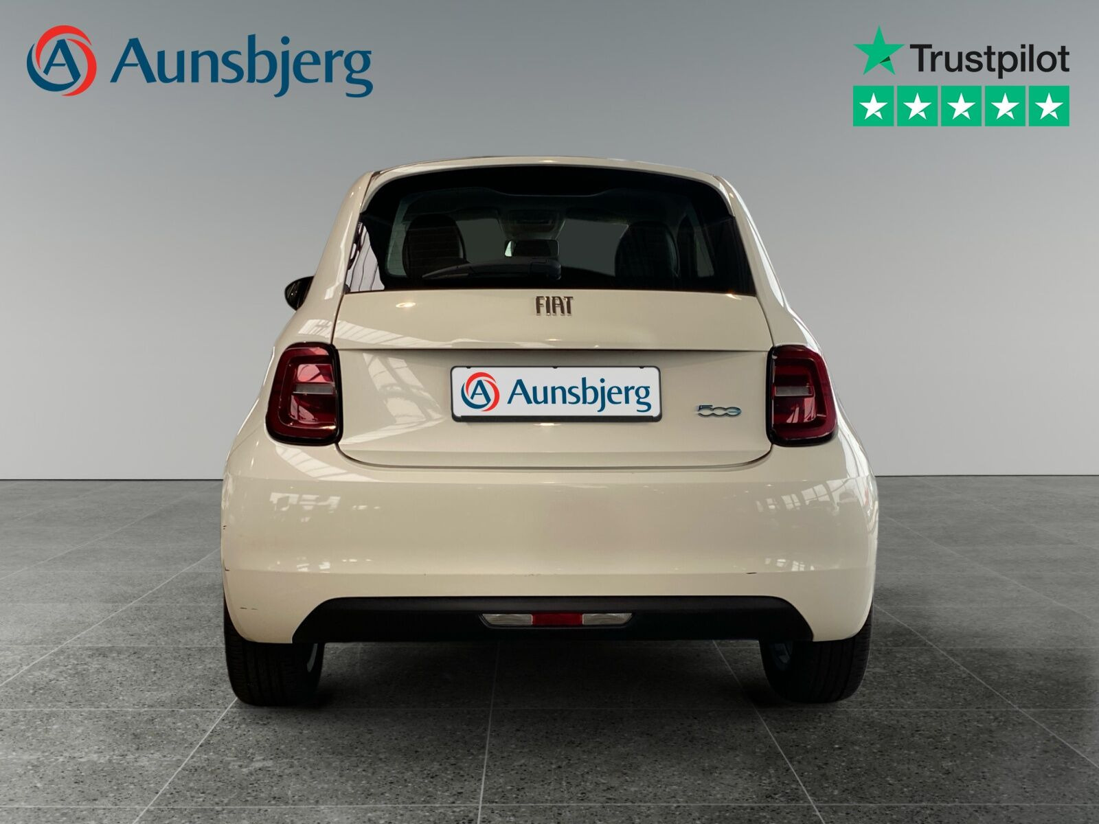 Hvid Fiat 500e fra 2022