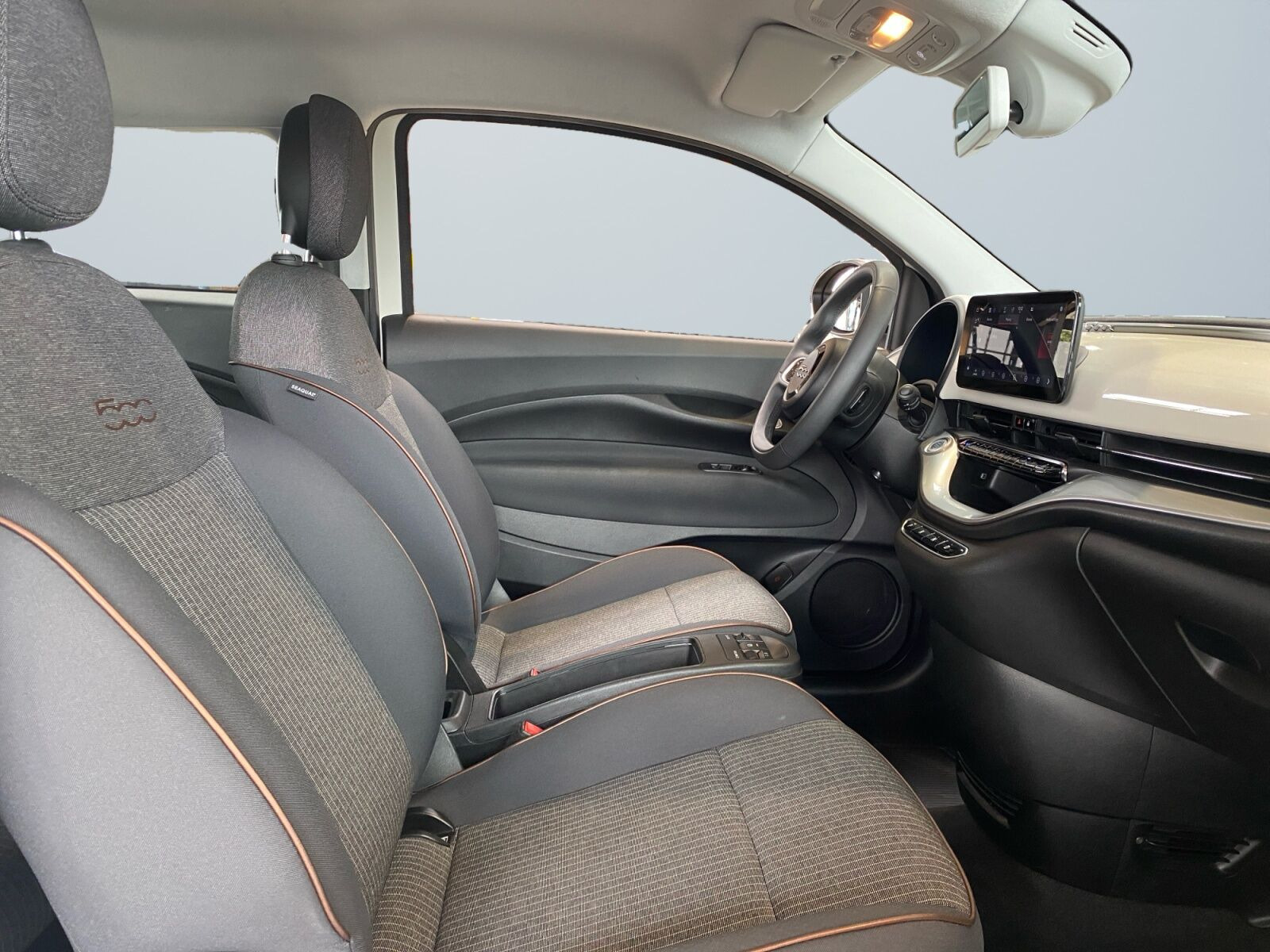 Hvid Fiat 500e fra 2022