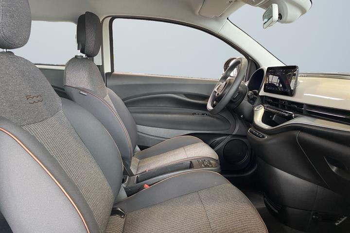 Hvid Fiat 500e fra 2022