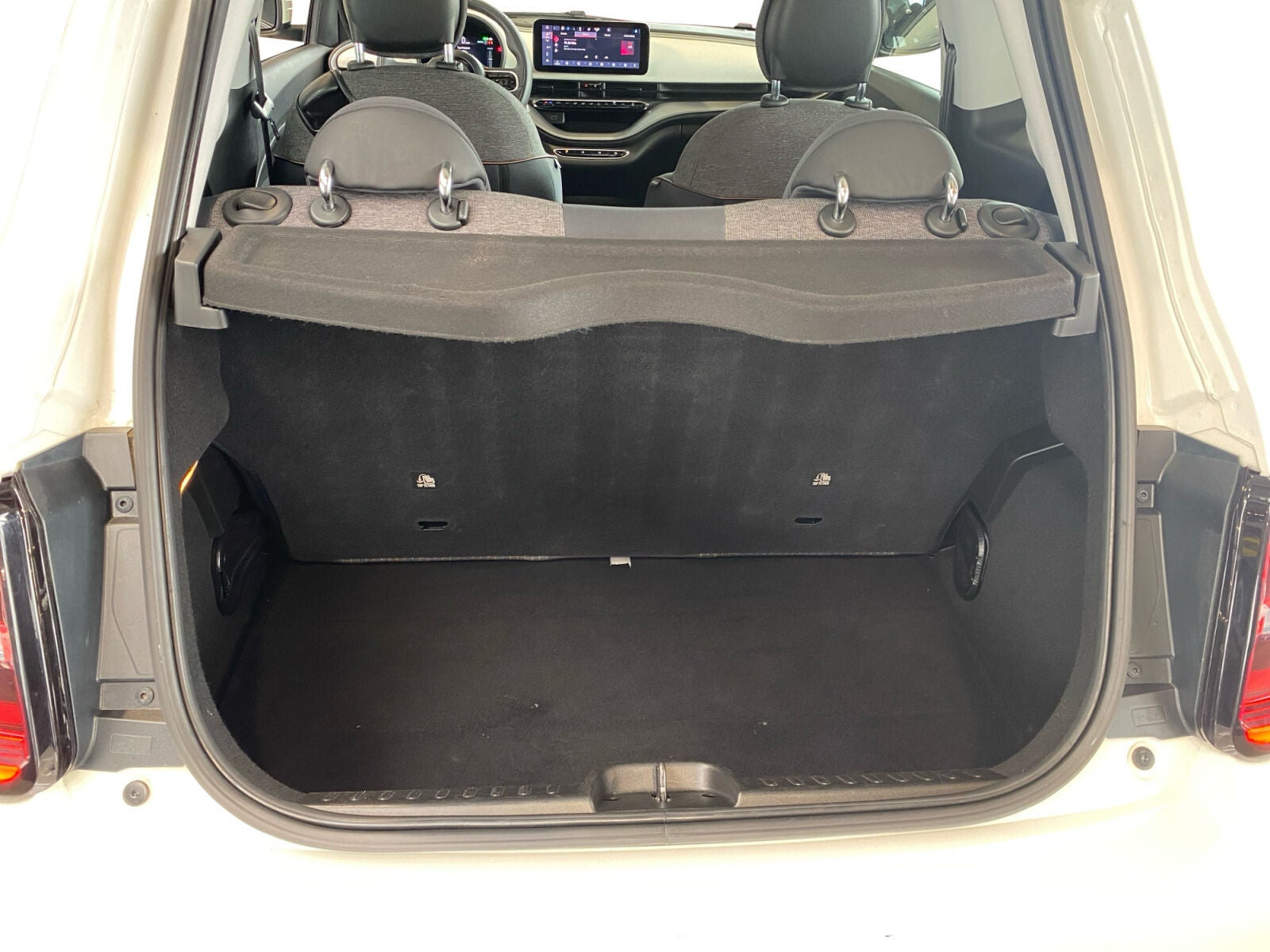 Hvid Fiat 500e fra 2022