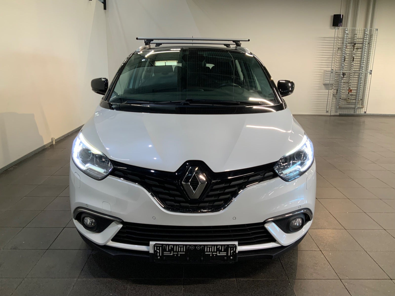 Hvid Renault Grand Scenic IV fra 2017