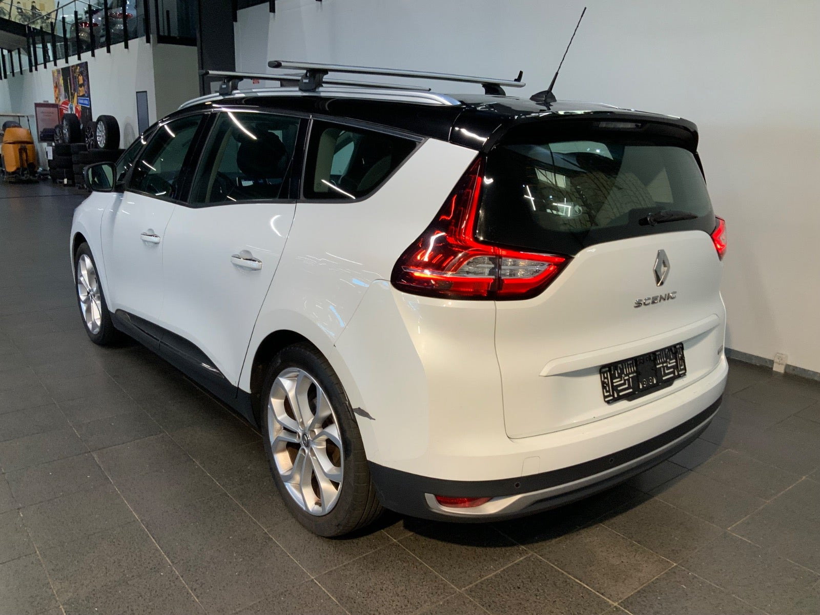 Hvid Renault Grand Scenic IV fra 2017