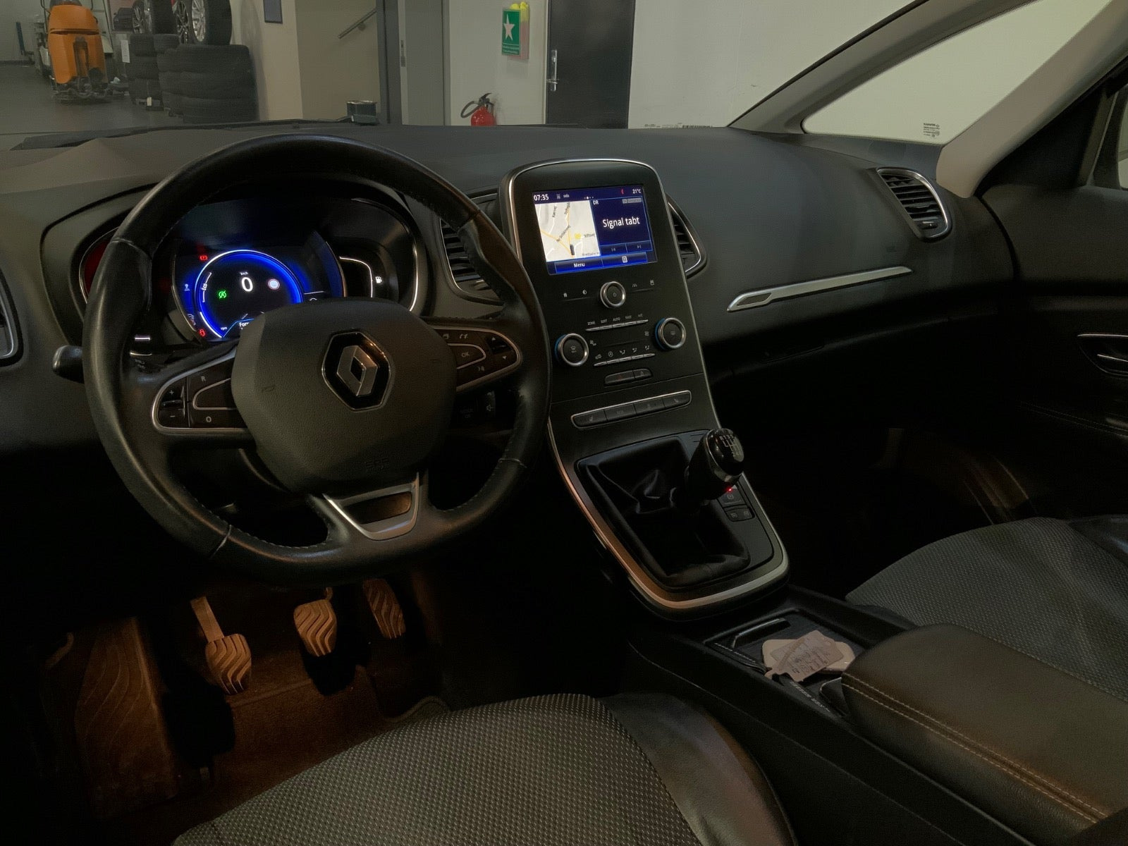 Hvid Renault Grand Scenic IV fra 2017