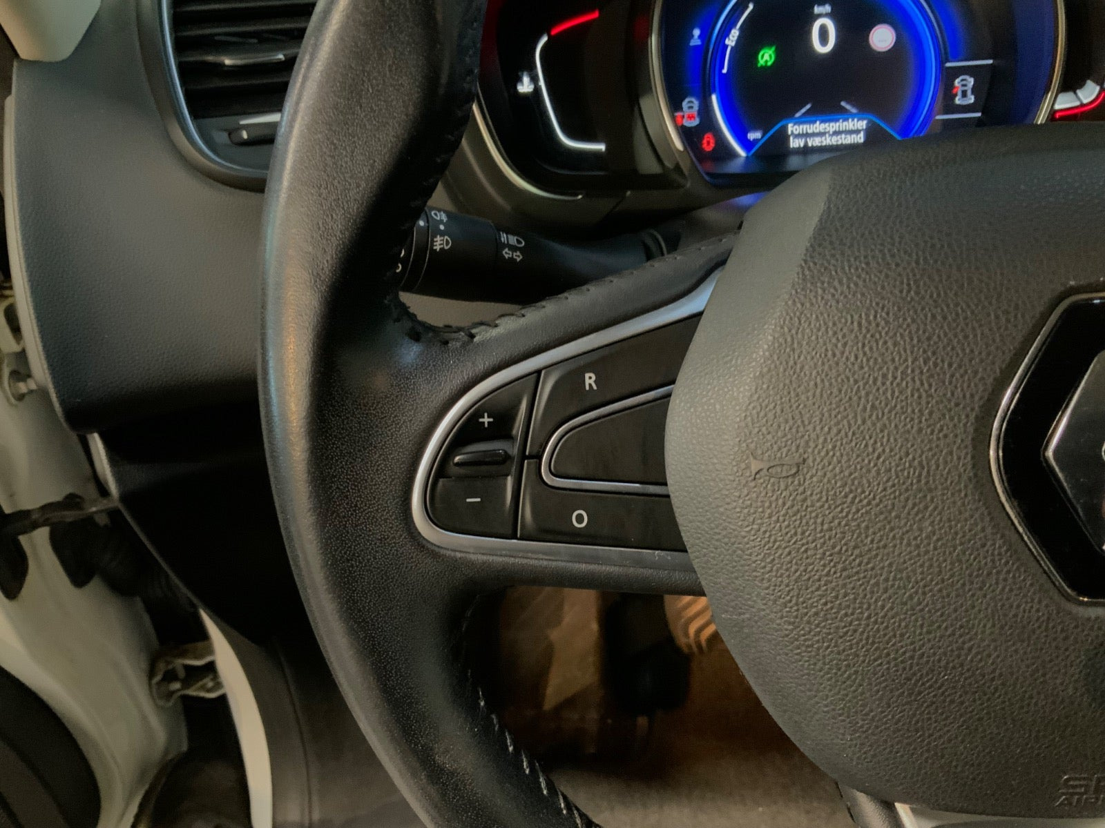 Hvid Renault Grand Scenic IV fra 2017