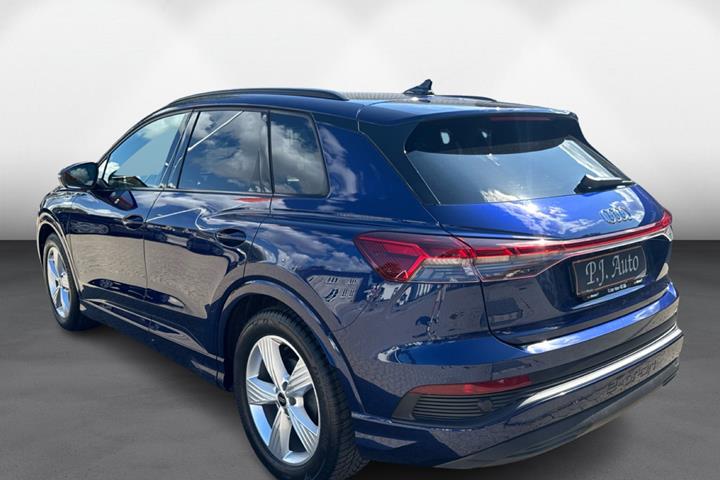 Blå Audi Q4 e-tron fra 2023