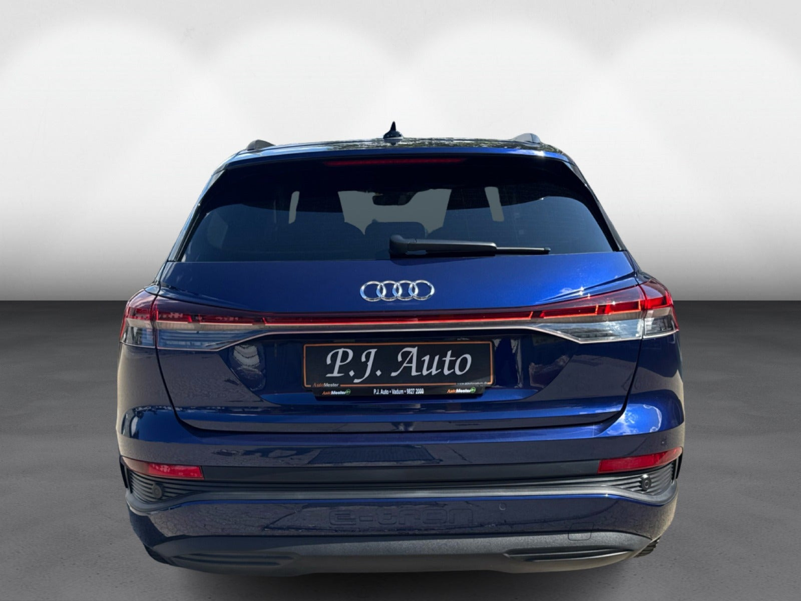 Blå Audi Q4 e-tron fra 2023