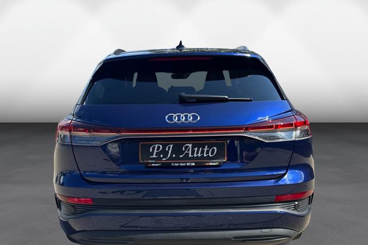 Blå Audi Q4 e-tron fra 2023