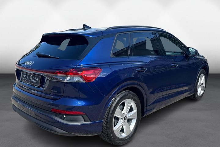 Blå Audi Q4 e-tron fra 2023