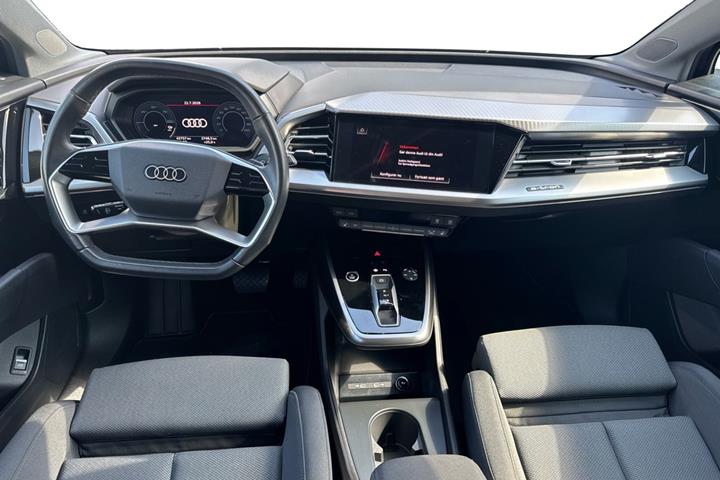Blå Audi Q4 e-tron fra 2023