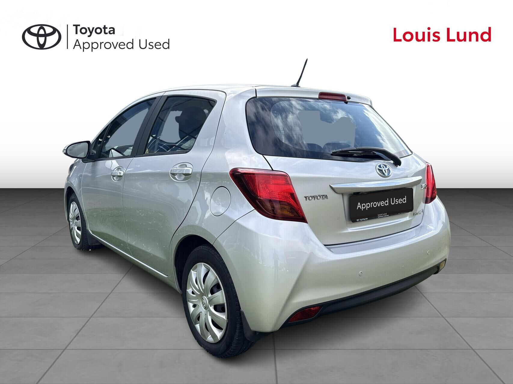 Sølv Toyota Yaris fra 2016