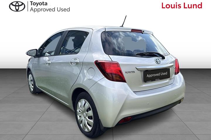 Sølv Toyota Yaris fra 2016