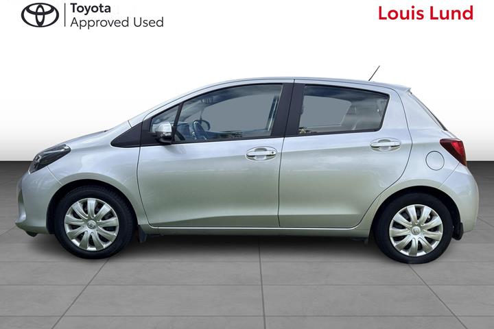 Sølv Toyota Yaris fra 2016