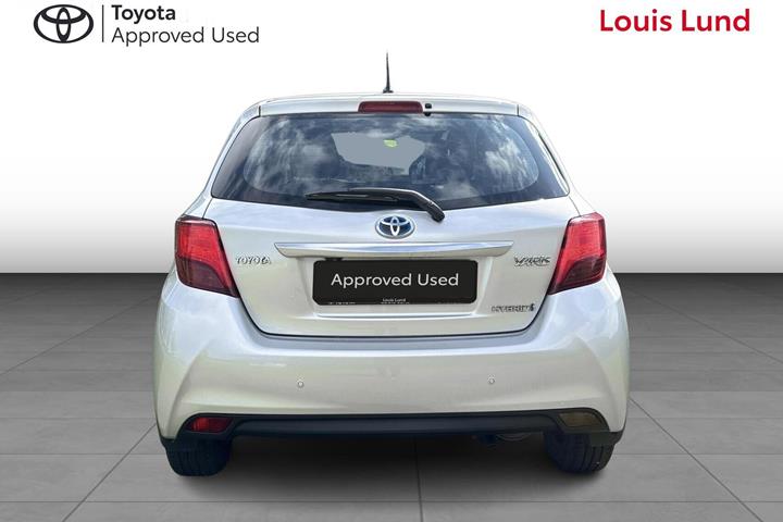Sølv Toyota Yaris fra 2016