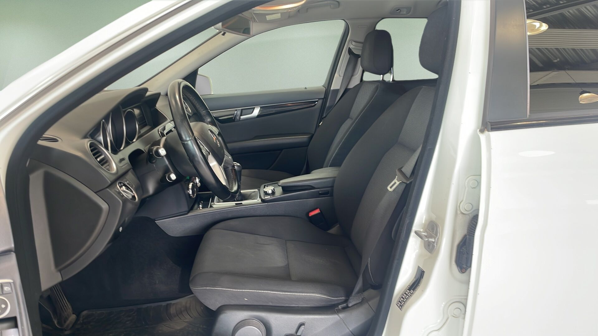 Hvid Mercedes C200 d fra 2013