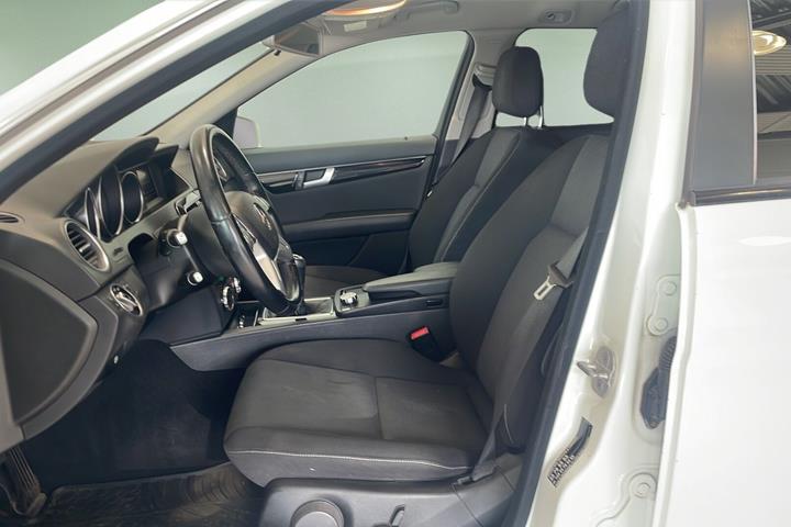 Hvid Mercedes C200 d fra 2013