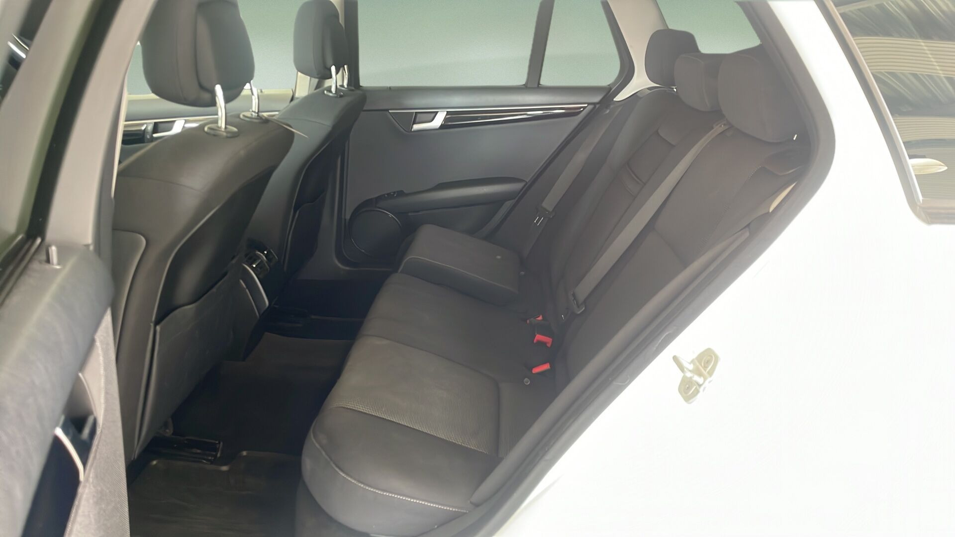 Hvid Mercedes C200 d fra 2013