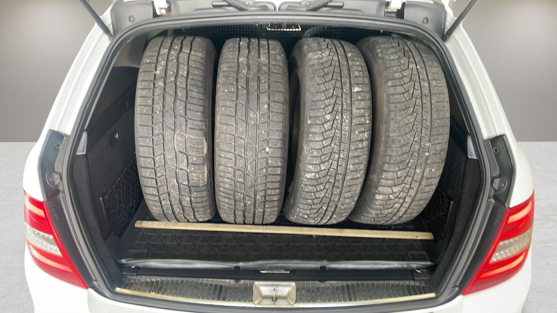 Hvid Mercedes C200 d fra 2013