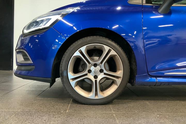 Blå Renault Clio IV fra 2017