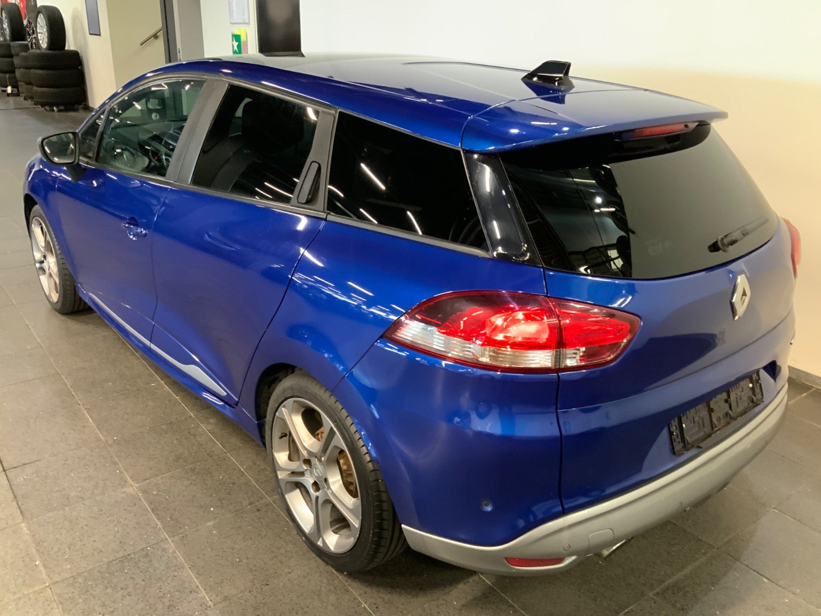 Blå Renault Clio IV fra 2017