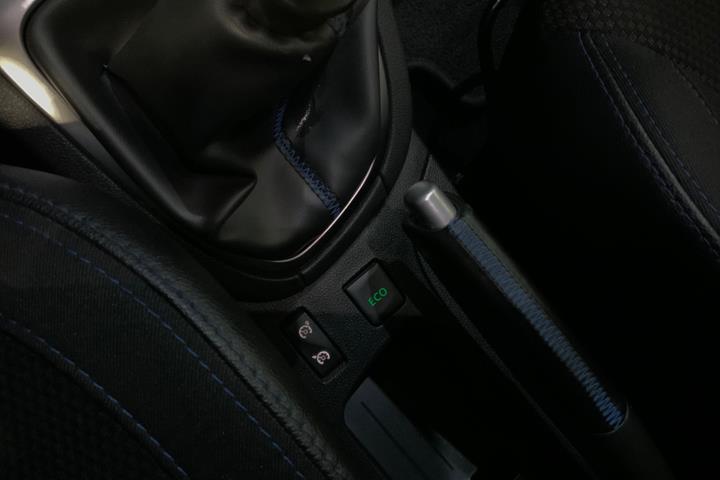 Blå Renault Clio IV fra 2017