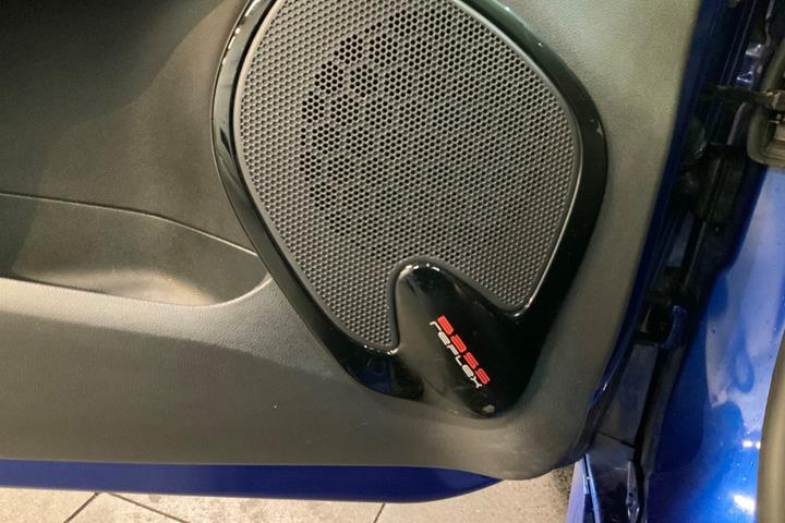 Blå Renault Clio IV fra 2017