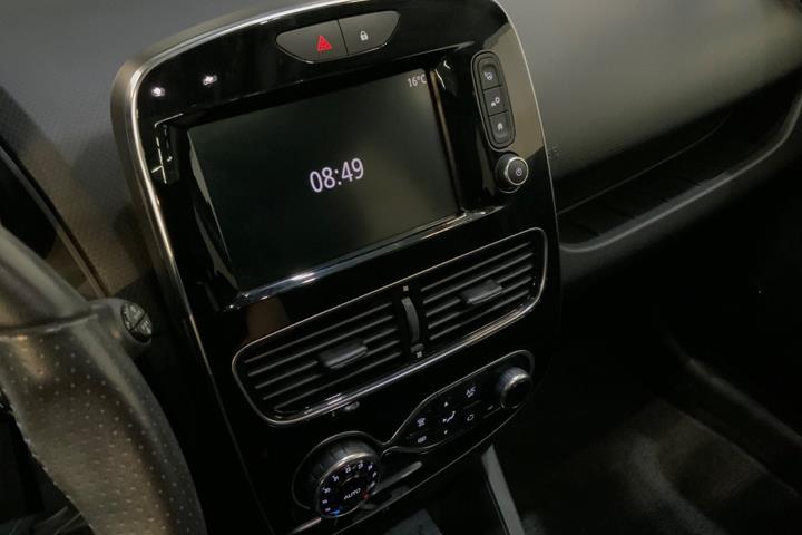 Blå Renault Clio IV fra 2017