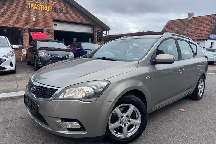 undefined Kia Ceed fra 2010 set udefra