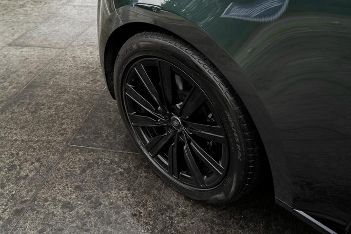 Grøn Land Rover Range Rover fra 2023