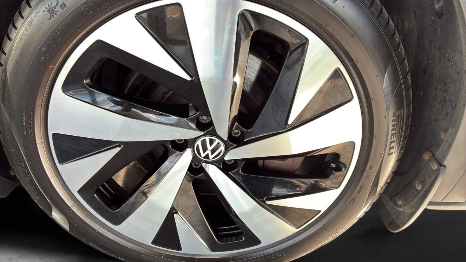 Grå VW ID.4 fra 2021