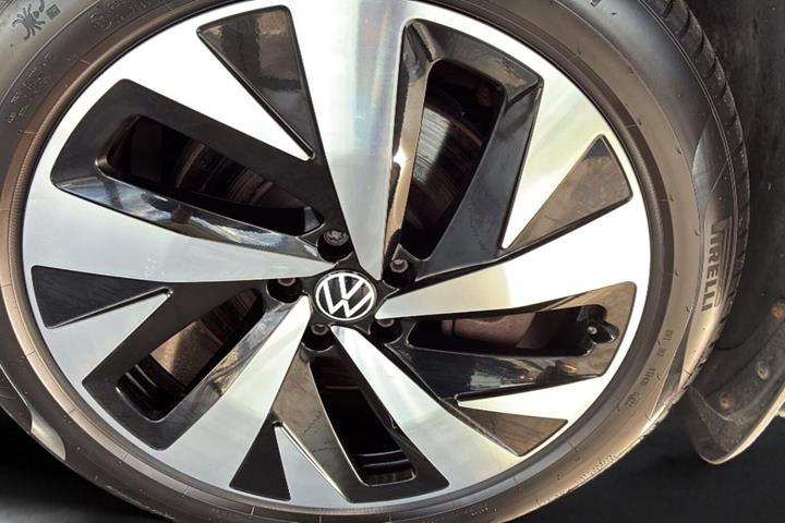 Grå VW ID.4 fra 2021