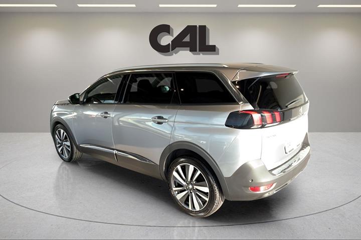 Sølv Peugeot 5008 fra 2020