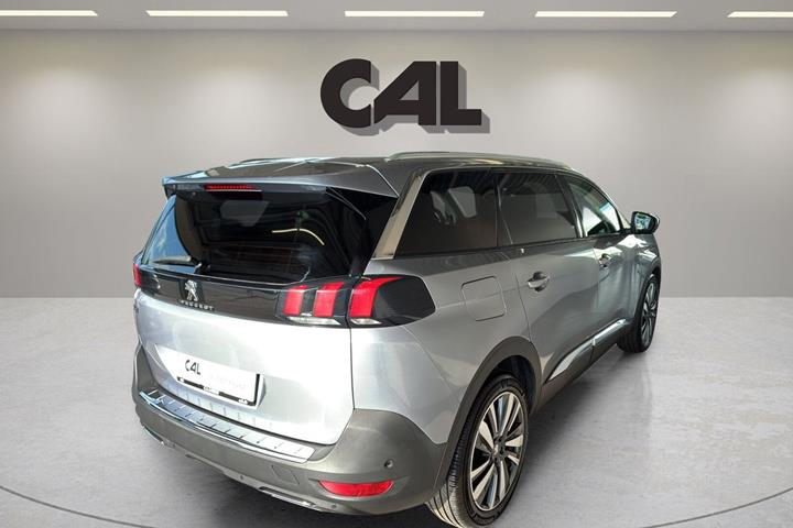 Sølv Peugeot 5008 fra 2020