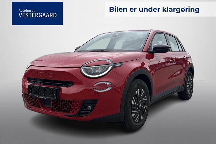 Rød Fiat 600e fra 2023
