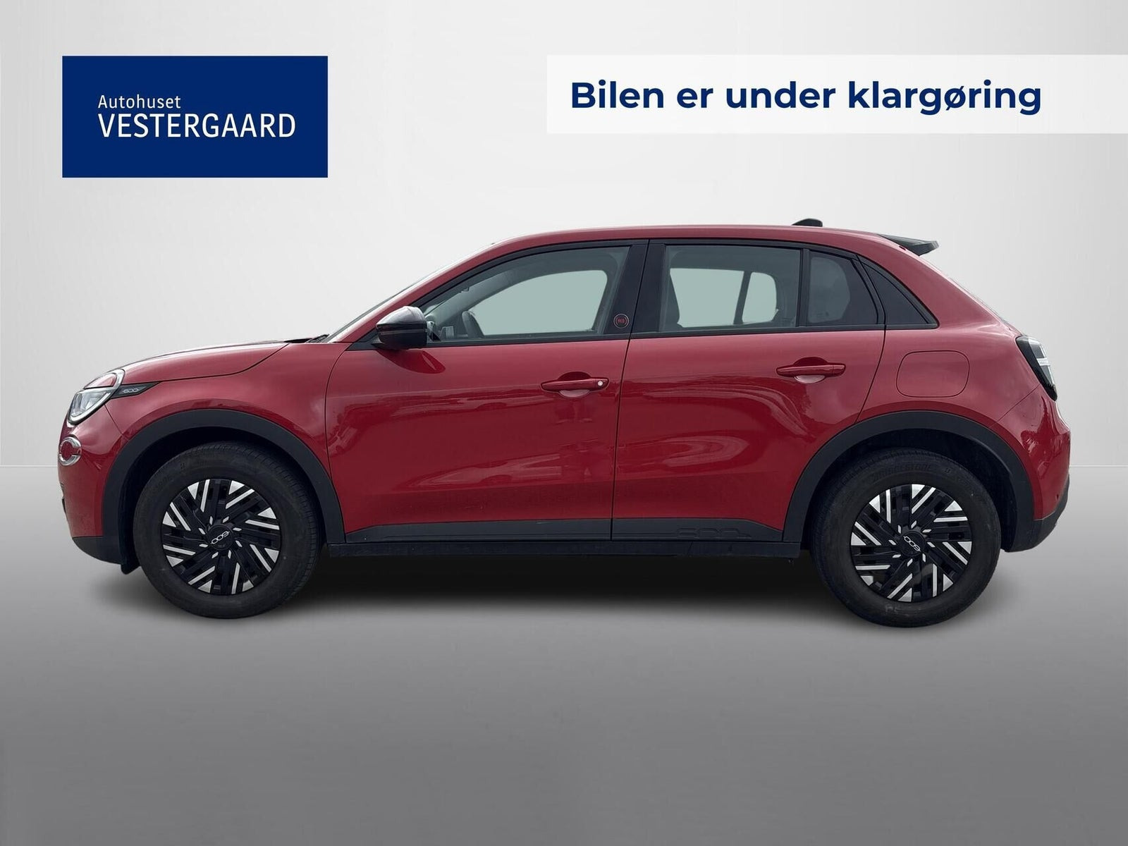 Rød Fiat 600e fra 2023