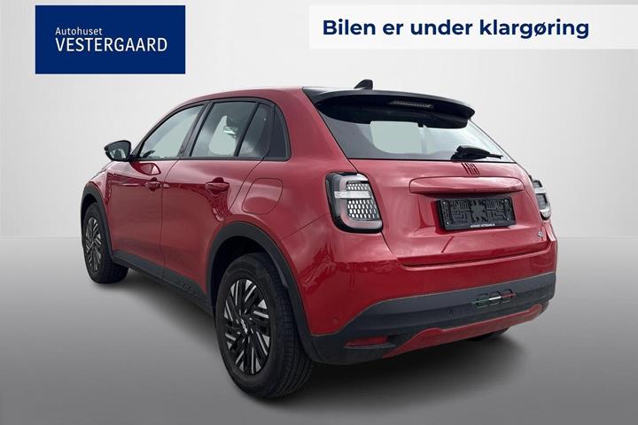 Rød Fiat 600e fra 2023