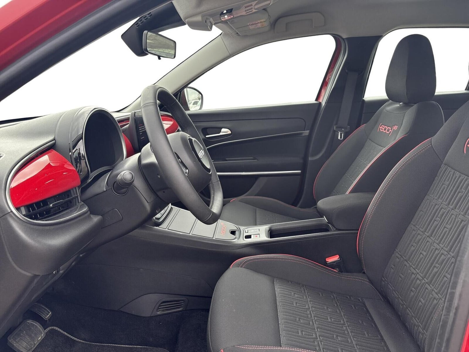 Rød Fiat 600e fra 2023