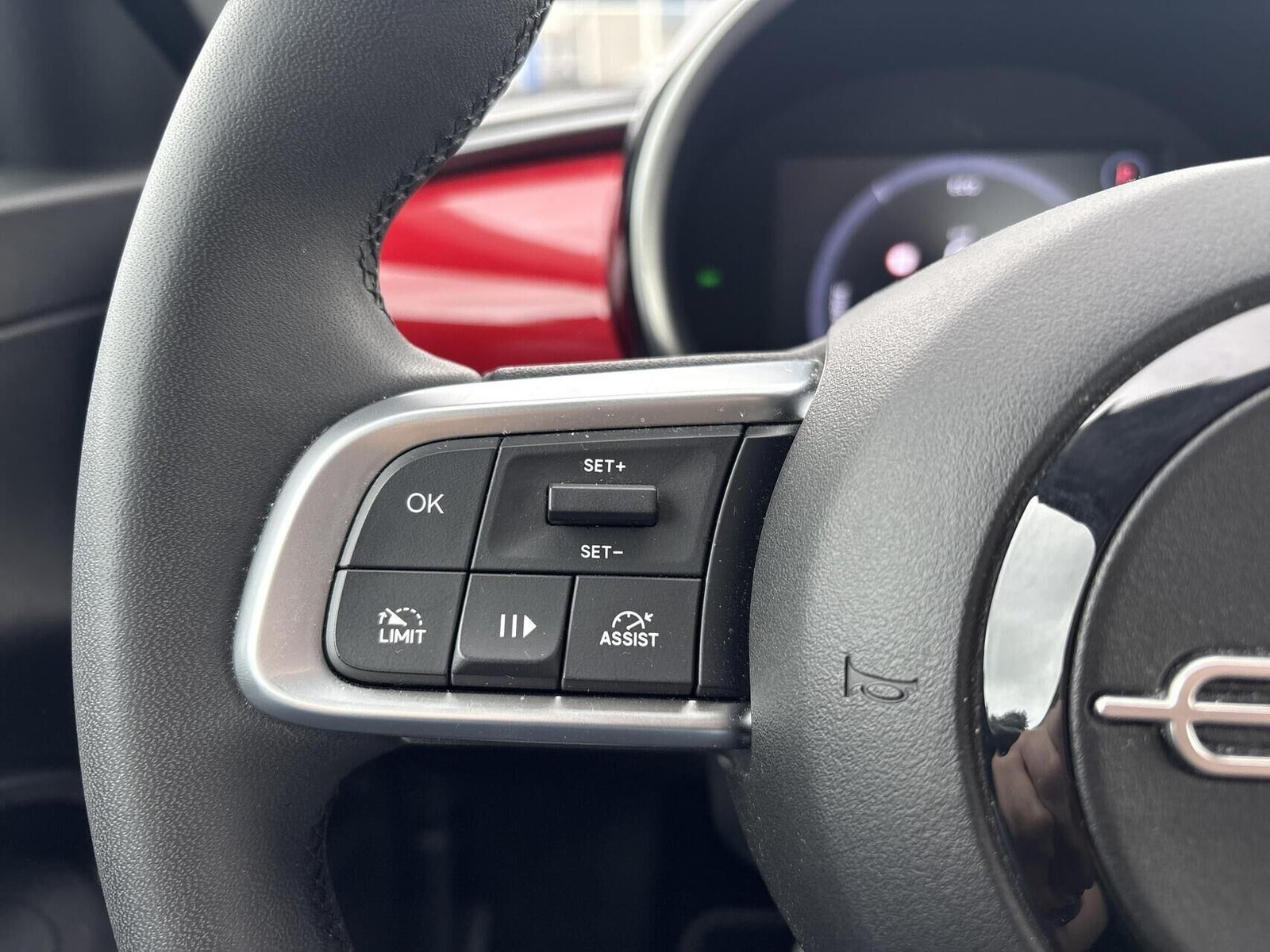 Rød Fiat 600e fra 2023