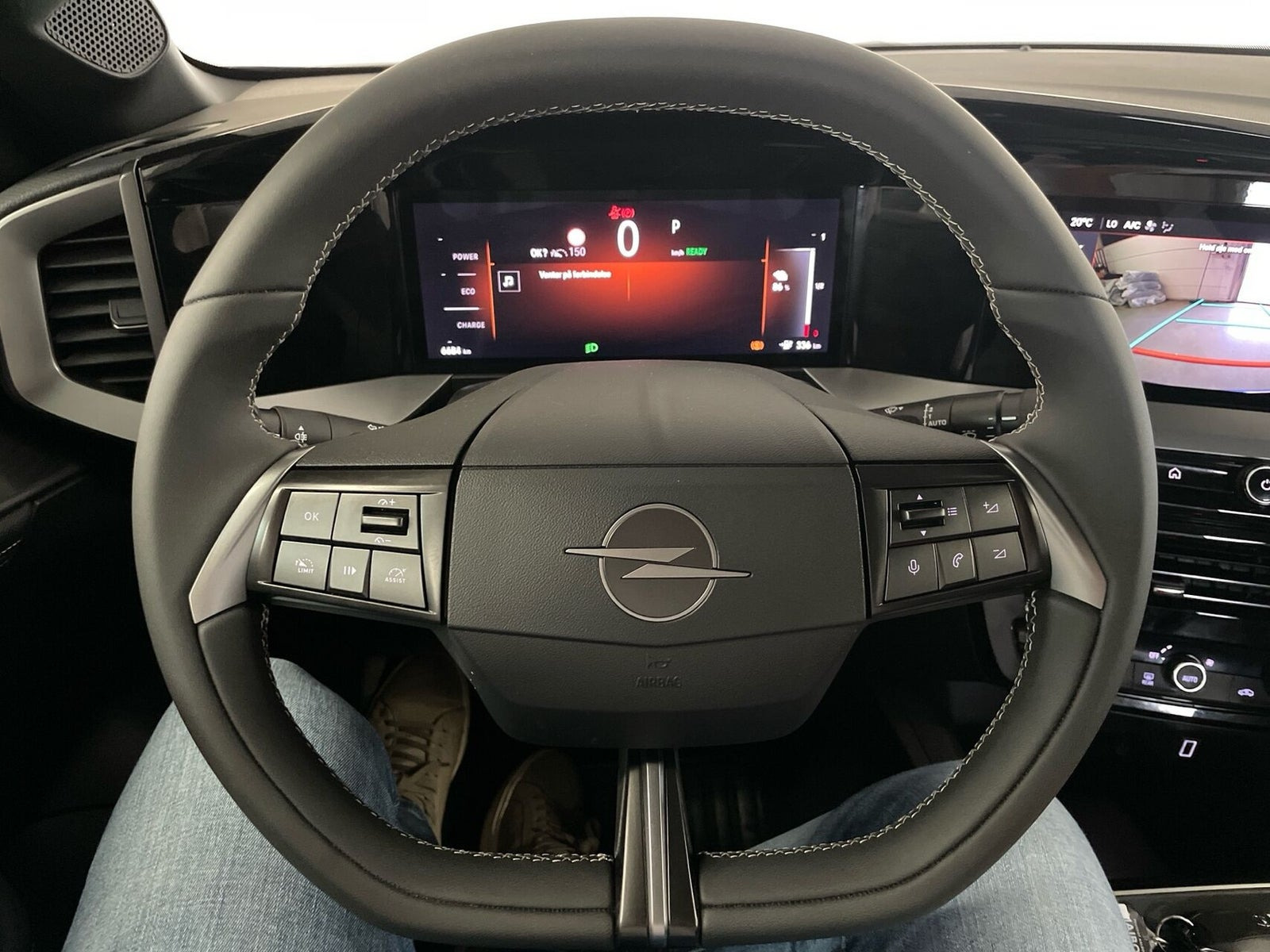 Blå Opel Mokka-e fra 2024