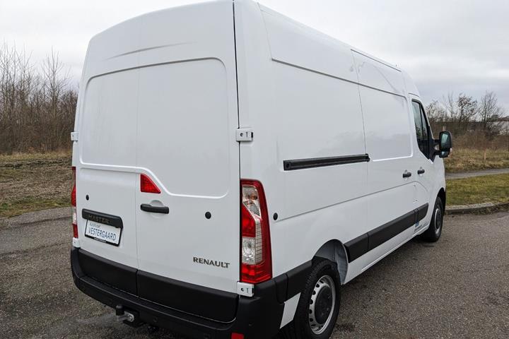 Hvid Renault Master IV T33 fra 2023