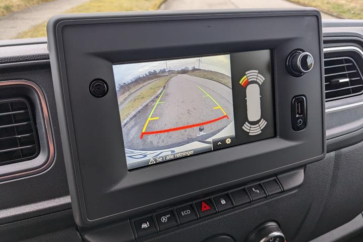 Hvid Renault Master IV T33 fra 2023