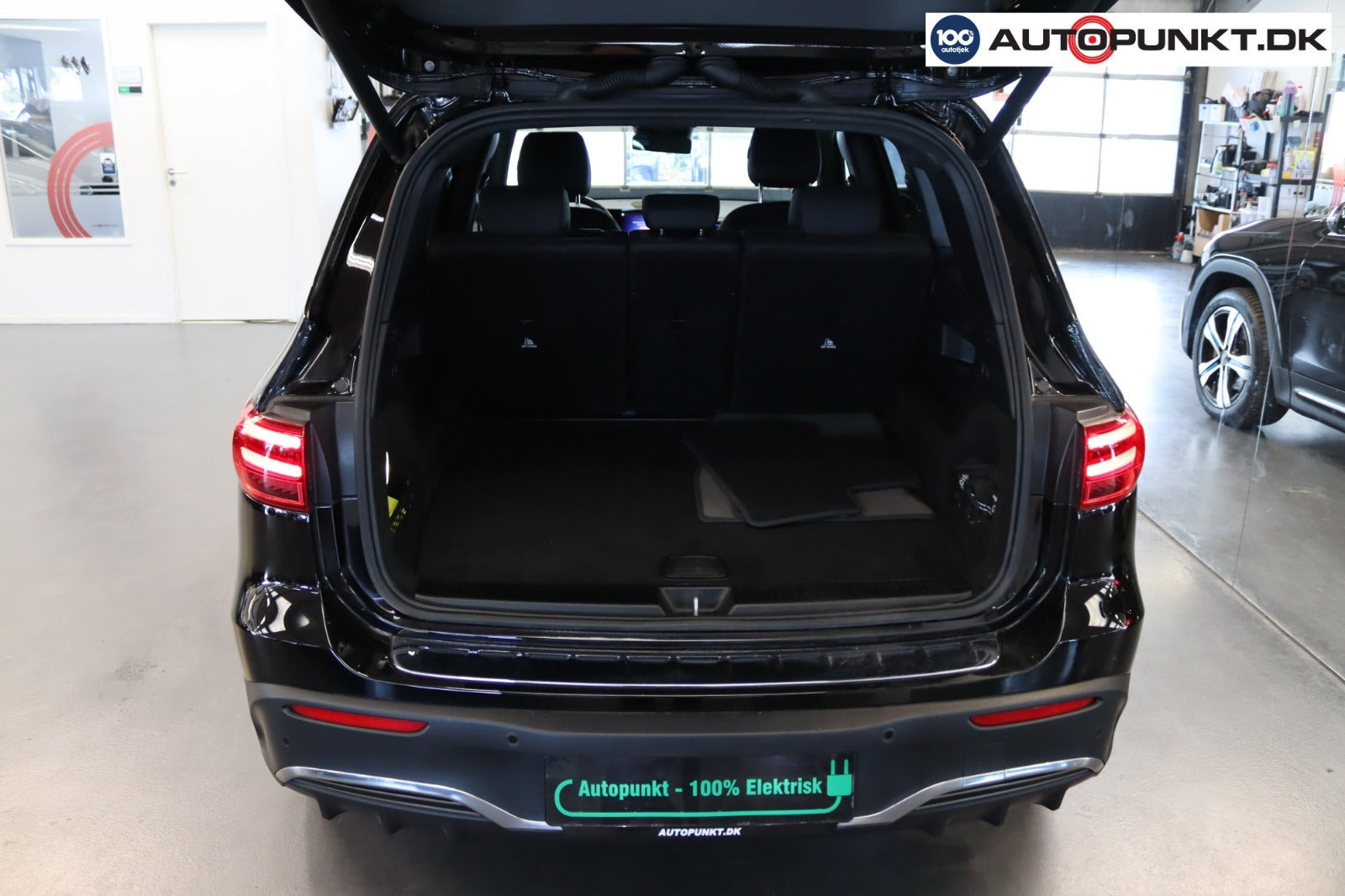 Sort Mercedes EQB250+ fra 2024