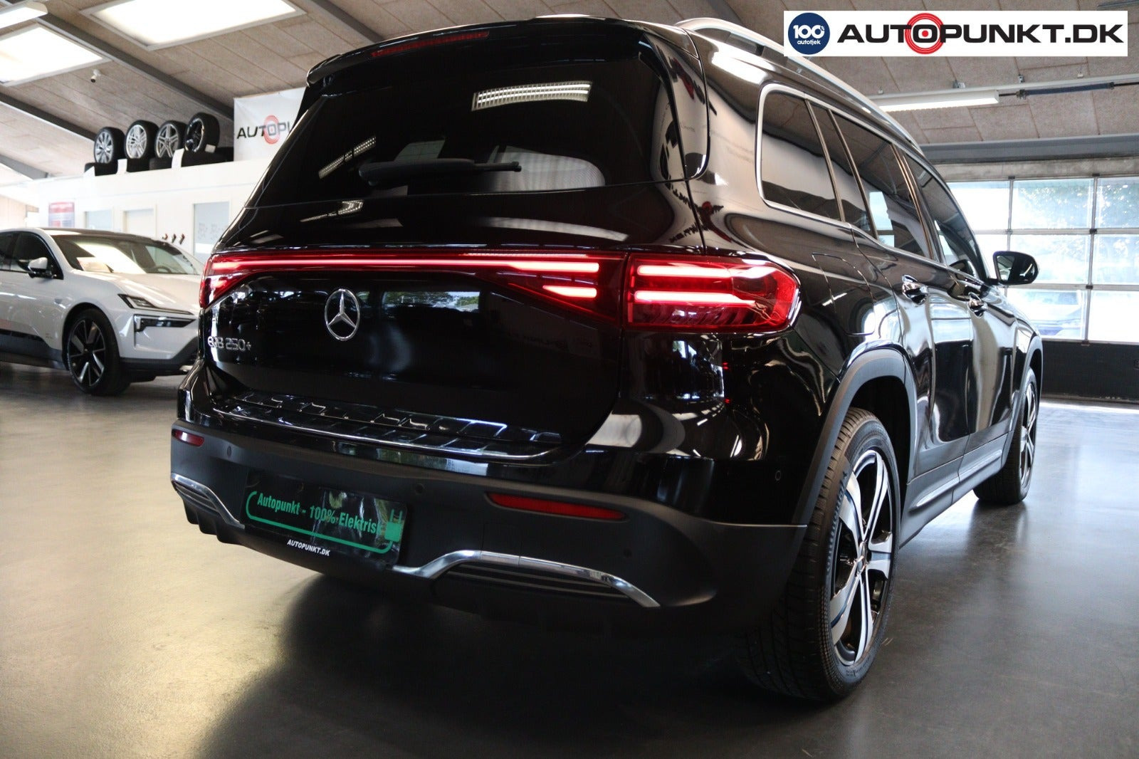 Sort Mercedes EQB250+ fra 2024