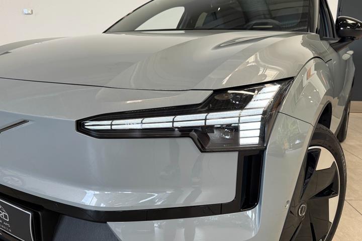 Grå Volvo EX30 fra 2024