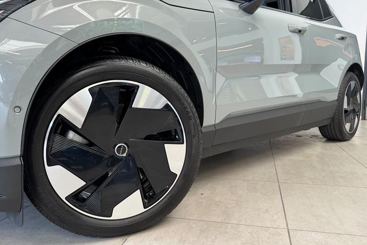 Grå Volvo EX30 fra 2024