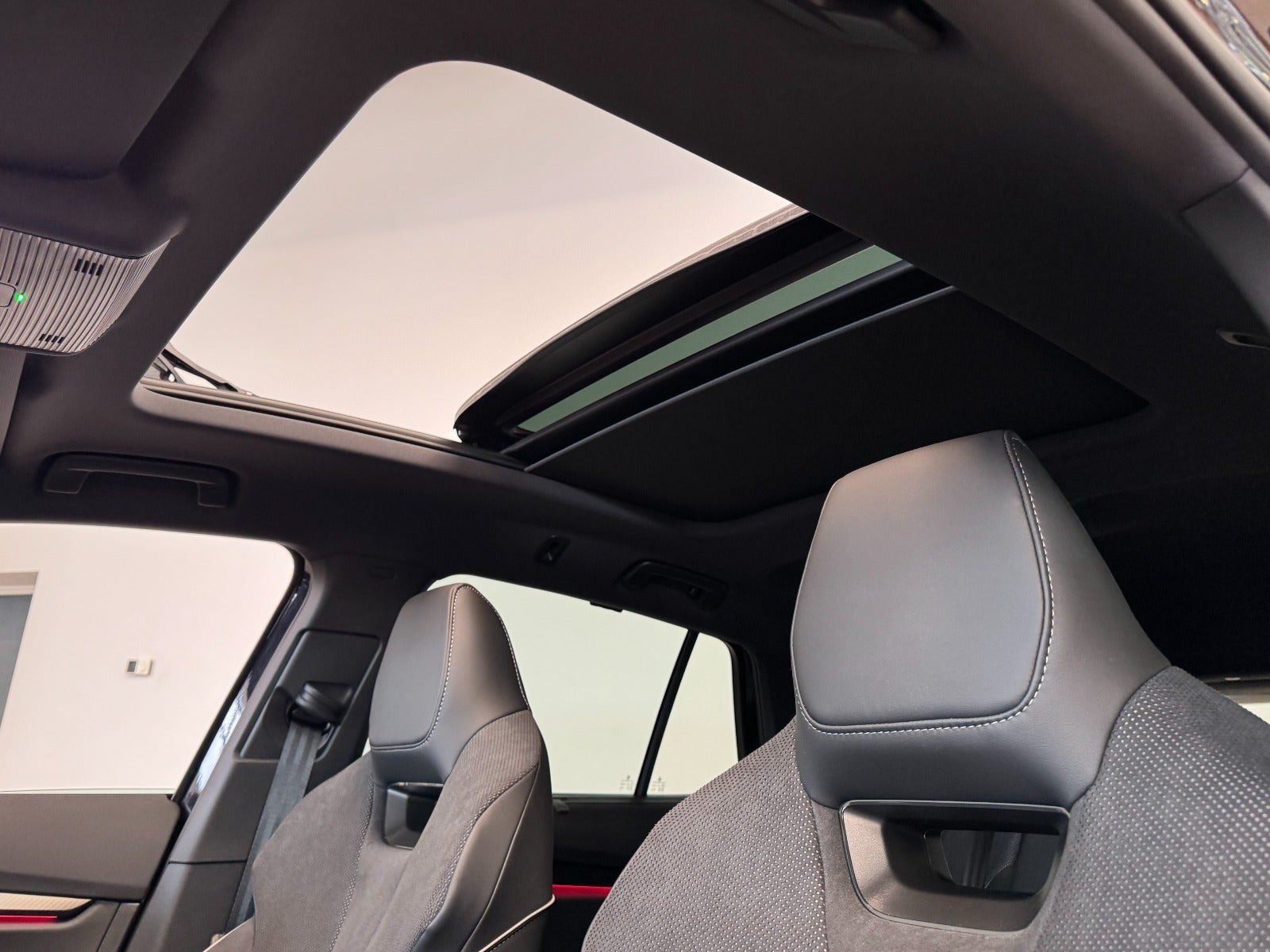 Sort Skoda Enyaq fra 2026