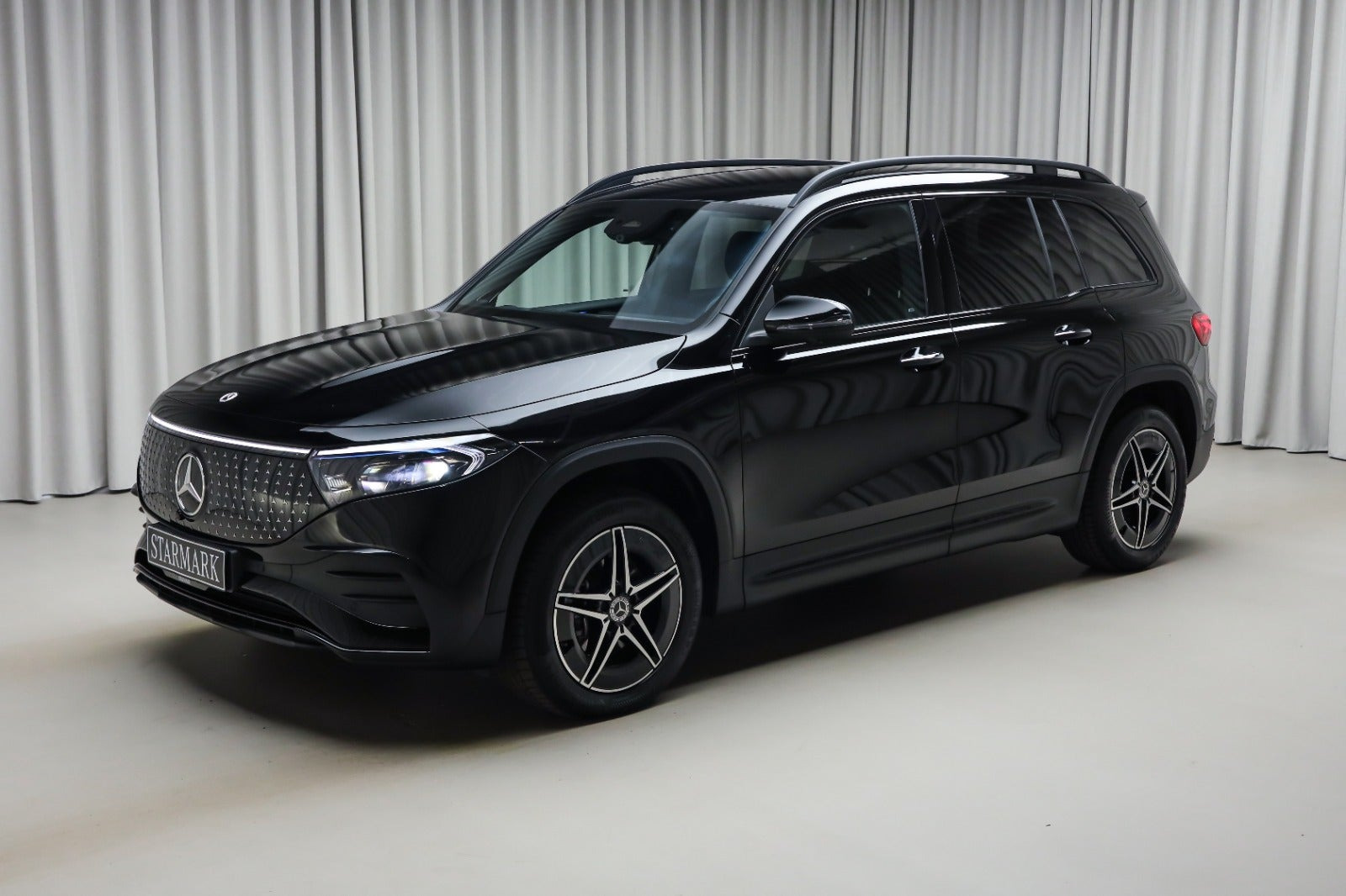 Sort Mercedes EQB250+ fra 2026