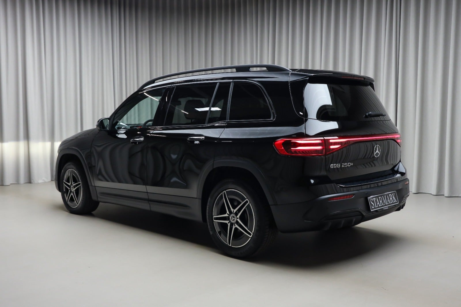 Sort Mercedes EQB250+ fra 2026